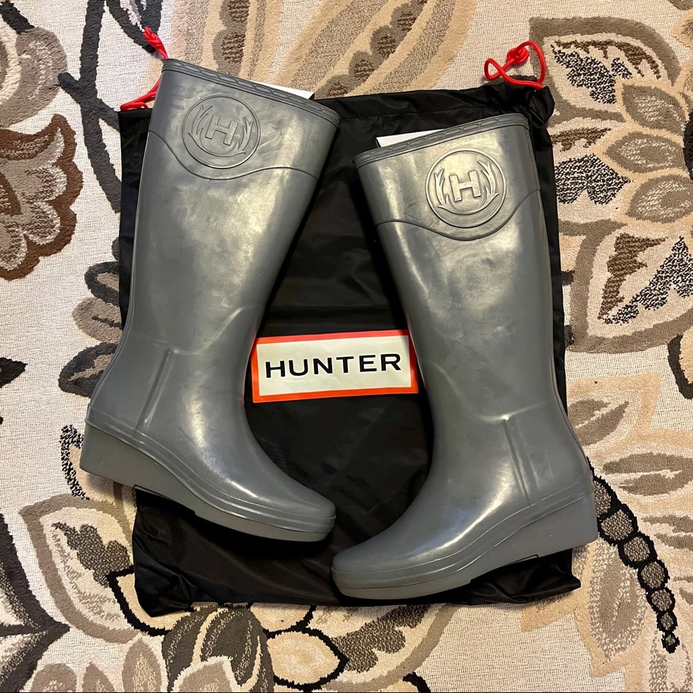 Hunter Tall Wedge Rainboots. Size 7.